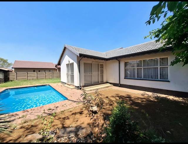 3 BEDROOM HOUSE FOR SALE IN VANDERBIJLPARK SE 6